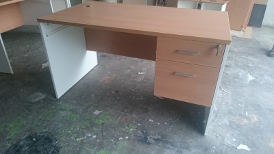 โต๊ะทำงานไม้