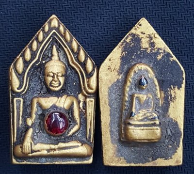 พระขุนแผน หลังพระรอดเนื้อดิน กรุดอยไซ
