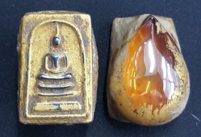 พระสมเด็จเหล็กไหล บนเม็ดพระธาตุ