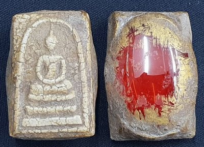 พระสมเด็จเนื้อดิน หลังเม็ดพระธาตุ