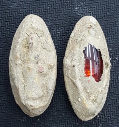 พระสีวลีบนเม็ดพระธาตุ กรุดอยไซ