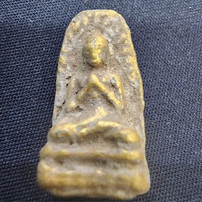 พระรอดปางปฐมเทศนา (นะบังภัย) เนื้อชิน กรุดอยไซ4