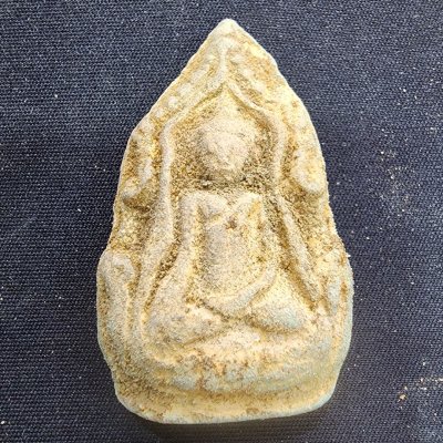 พระลือซุ้มนาค เนื้อดิน กรุดอยไซ ลำพูน