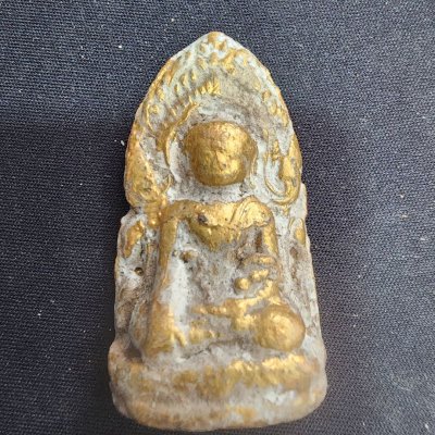 พระลือโขงเนื้อชิน (เงินทองไหลมาเทมาบ่ขาด)