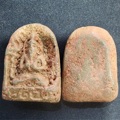 พระฤาษีซุ้มกอ เนื้อดิน กรุดอยไซ