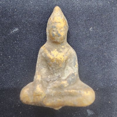 พระยอดธง เนื้อชิน กรุดอยไซ