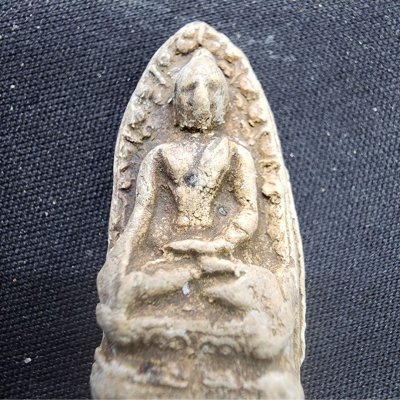 พระรอด เนื้อดิน กรุดอยไซ