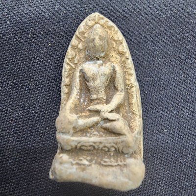 พระรอด เนื้อดิน กรุดอยไซ