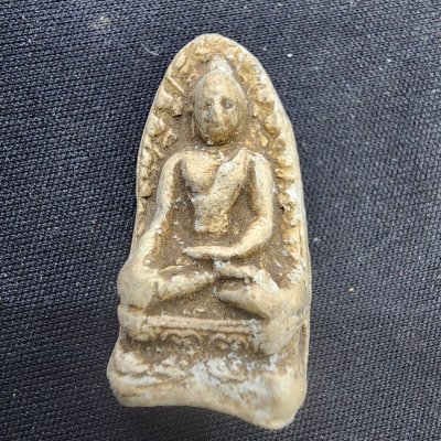 พระรอด เนื้อดิน กรุดอยไซ