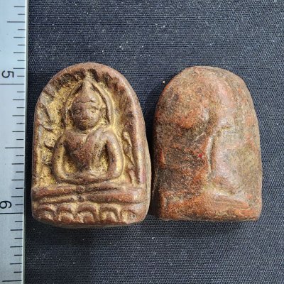 พระซุ้มกอเนื้อดิน (มีกริ่ง) กรุดอยไซ