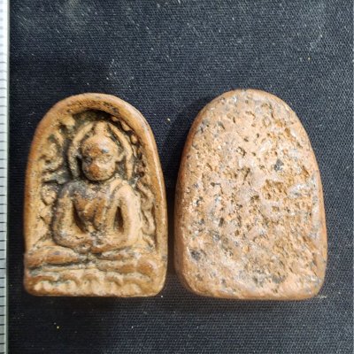 พระซุ้มกอเนื้อดิน (สีน้ำตาล) กรุดอยไซ
