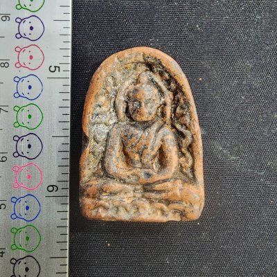 พระซุ้มกอเนื้อดิน (สีน้ำตาล) กรุดอยไซ