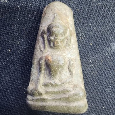 พระผงสุพรรณเนื้อดิน กรุดอยไซ