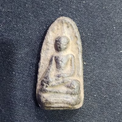 พระรอดเนื้อดิน กรุดอยไซ