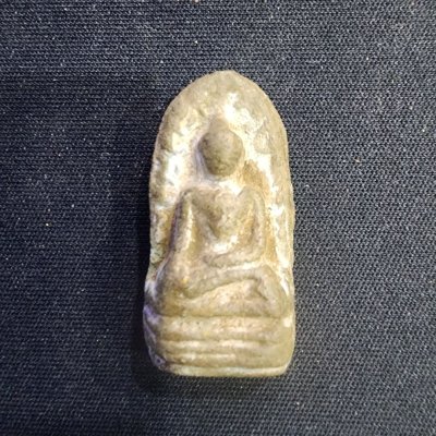 พระรอดเนื้อดิน กรุดอยไซ
