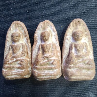 พระรอดเนื้อดิน กรุดอยไซ