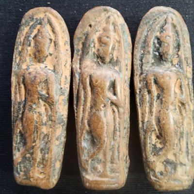พระปางลีลาเม็ดขนุนเนื้อดิน กรุดอยไซ