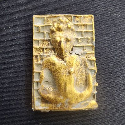 พระสมเด็จเกศไชโยทะลุซุ้ม หลังพระดอยไซ เนื้อชินทอง กรุดอยไซ