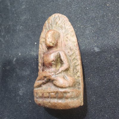 พระลือหน้ายักษ์ เนื้อดิน (มีกริ่ง) กรุดอยไซ