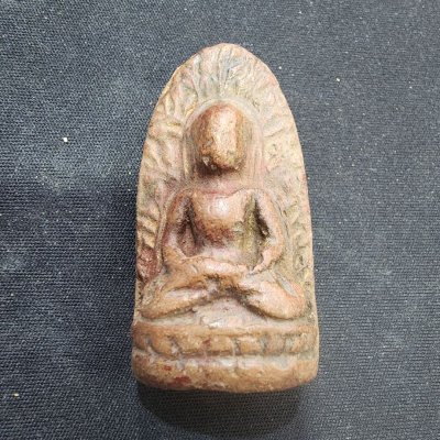 พระลือหน้ายักษ์ เนื้อดิน (มีกริ่ง) กรุดอยไซ