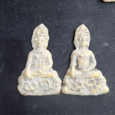 พระดอยไซ มีอักขระ *สินธพ* กรุดอยไซ