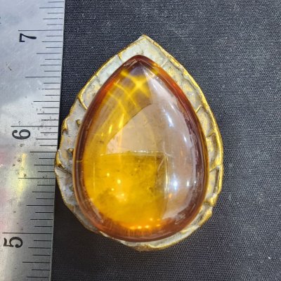 พระซุ้มเนื้อชิน บนเม็ดพระธาตุ กรุดอยไซ