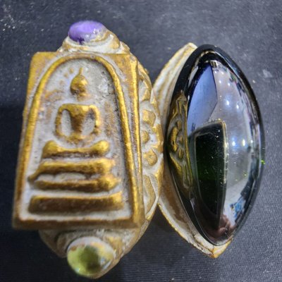 พระสมเด็จเนื้อชินทอง บนเม็ดพระธาตุ กรุดอยไซ
