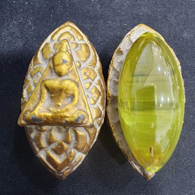นางพญาหลังเม็ดพระธาตุ กรุดอยไซ