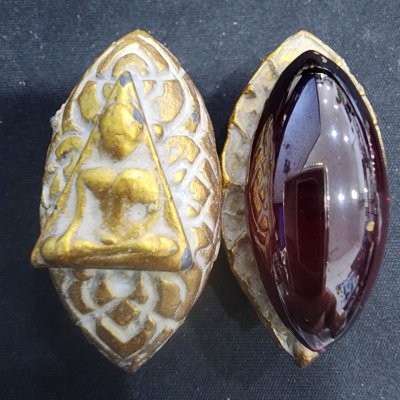นางพญาหลังเม็ดพระธาตุ กรุดอยไซ