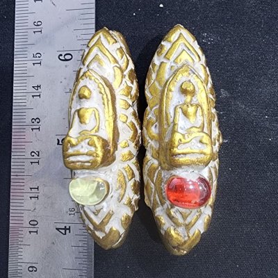 พระรอดบนเหล็กไหล เม็ดพระธาตุ กรุดอยไซ