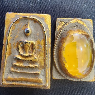 พระสมเด็จเนื้อชิน หลังเม็ดพระธาตุ กรุดอยไซ