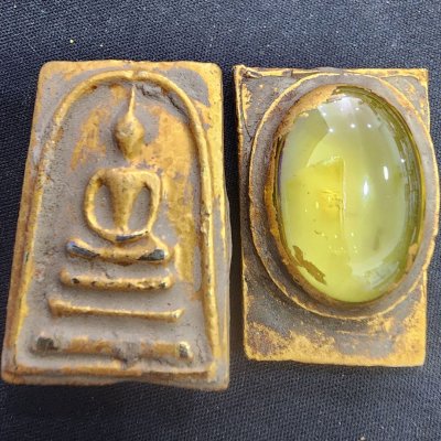 พระสมเด็จเนื้อชิน หลังเม็ดพระธาตุ กรุดอยไซ