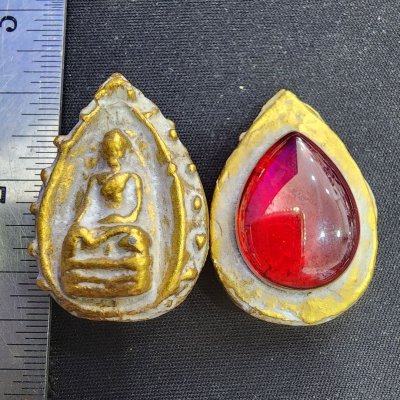 พระรอด หลังเม็ดพระธาตุ กรุดอยไซ