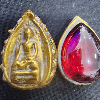 พระรอดหลังเม็ดพระธาตุ กรุดอยไซ