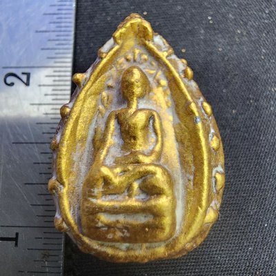 พระรอดหลังเม็ดพระธาตุ กรุดอยไซ