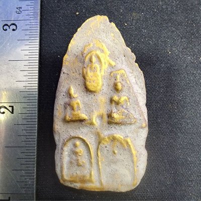 พระดอยไซเนื้อชิน หลังพระเบญจภาคี กรุดอยไซ