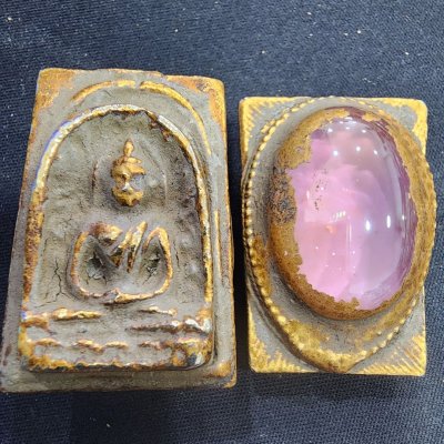พระซุ้มกอ เนื้อชินทอง หลังเม็ดพระธาตุ กรุดอยไซ
