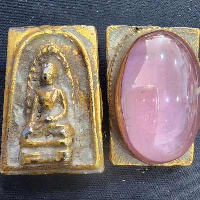 พระรอด เนื้อชินทอง หลังเม็ดพระธาตุ กรุดอยไซ