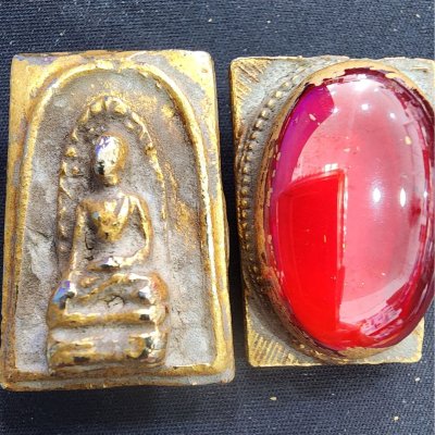 พระรอด เนื้อชินทอง หลังเม็ดพระธาตุ กรุดอยไซ