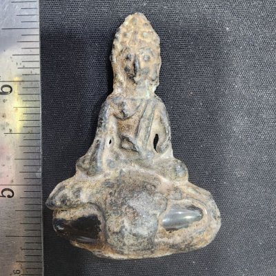 พระดอยไซบนเหล็กไหล กรุดอยไซ