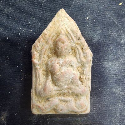 พระขุนแผนอุ้มไก่ เนื้อดิน กรุดอยไซ