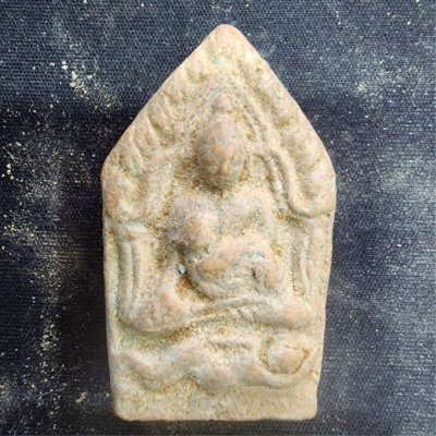 พระขุนแผนอุ้มไก่ เนื้อดิน กรุดอยไซ