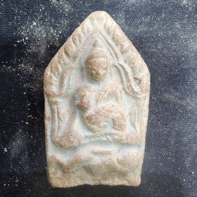 พระขุนแผนอุ้มไก่ เนื้อดิน กรุดอยไซ