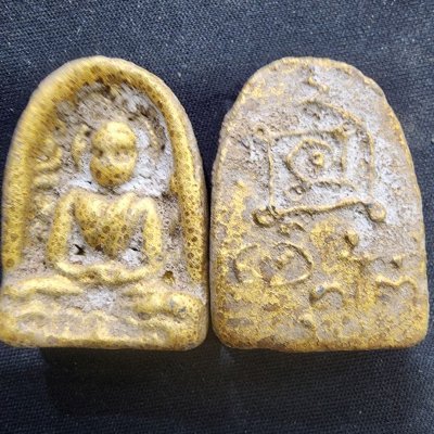 พระซุ้มกอเนื้อชินทอง มีอักขระ... กรุดอยไซ