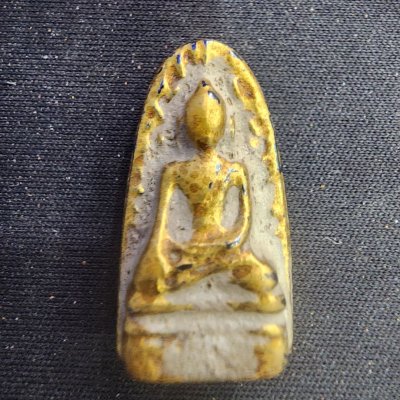 พระรอด เนื้อเหล็กไหล กรุดอยไซ