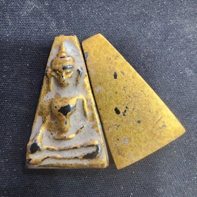 พระผงสุพรรณ เนื้อเหล็กไหล กรุดอยไซ