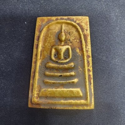 พระสมเด็จเหล็กไหล หลังพระพุทธชินราช กรุดอยไซ