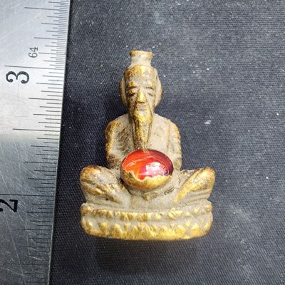 พระฤาษีเนื้อชิน เม็ดพระธาตุ กรุดอยไซ