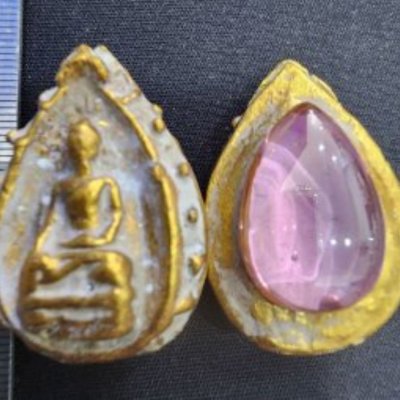 พระรอด หลังเม็ดพระธาตุ กรุดอยไซ