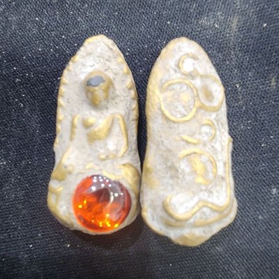 พระรอดเนื้อชิน เม็ดพระธาตุ กรุดอยไซ